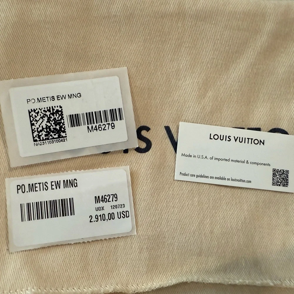 Louis Vuitton Pochette Métis East West in Monogram - Picture 11 of 13